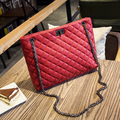 Sac à main bandoulière avec chaîne rhombique